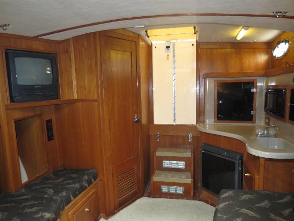 32' Albemarle 2002 - Yacht for Sale | Bluewater Yacht Sales